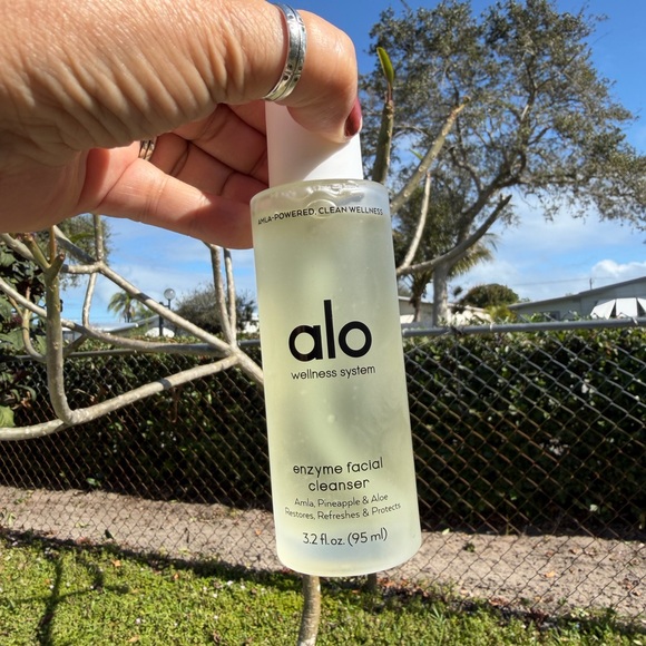 ALO Yoga System Enzyme Facial Cleanser - Picture 9 of 14